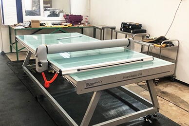 We are running the table laminator machine